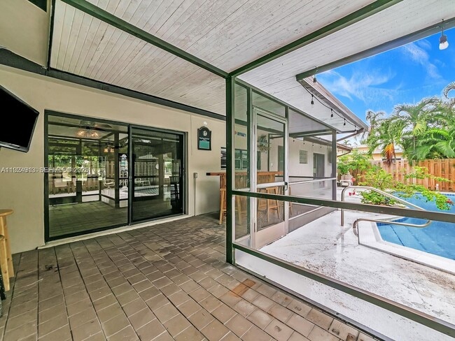 Building Photo - 2620 NE 19th St