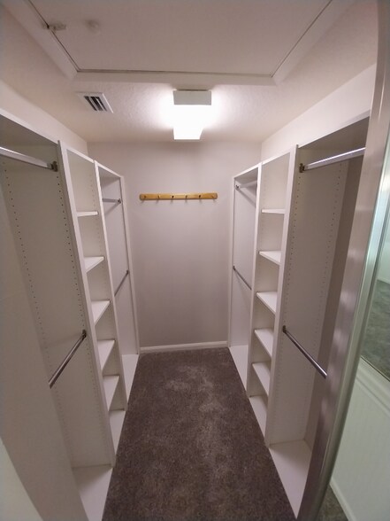 Building Photo - 5674 Eleuthera Way