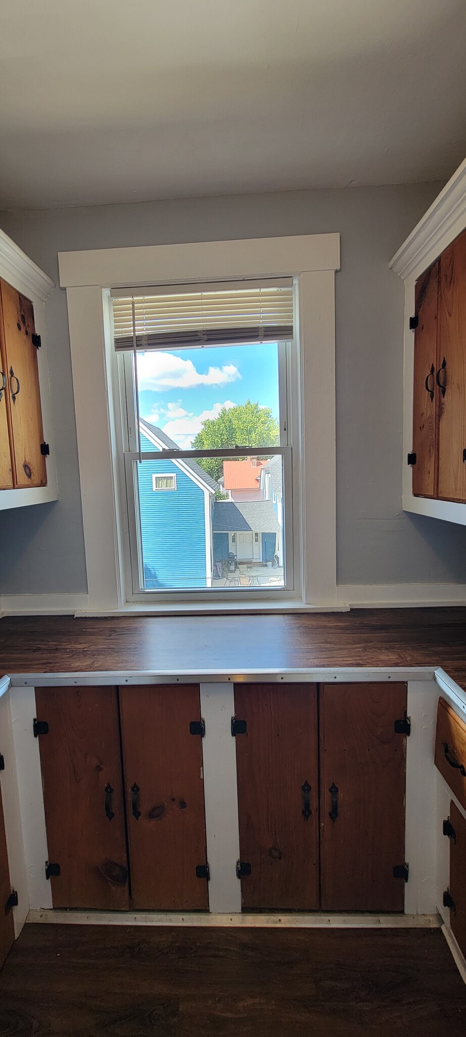 Butler's Pantry - 125 Laurel St
