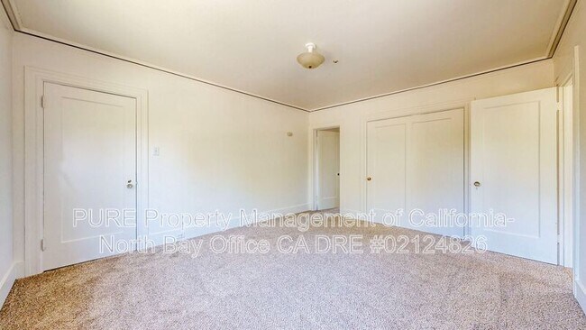 Building Photo - 537 Humboldt St