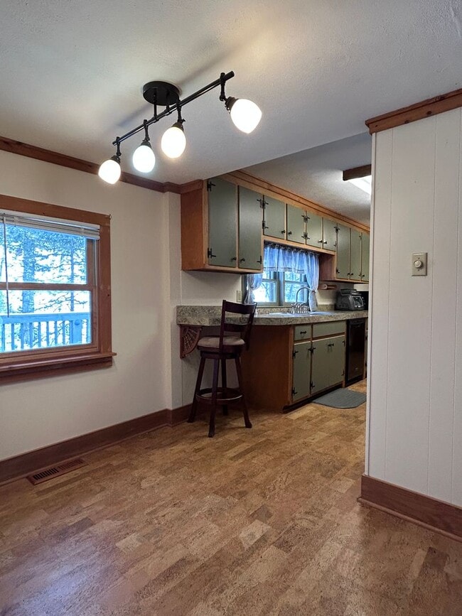 Building Photo - Creekside Cottage Living with Bonus Studio Space