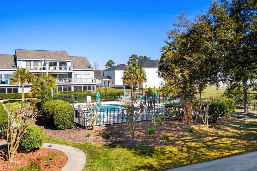 Building Photo - 1850 Colony Dr