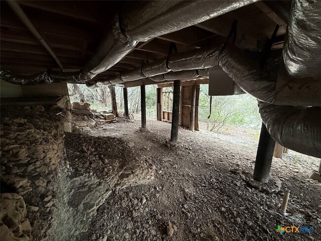 Building Photo - 827 Contour Dr