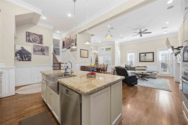 Building Photo - 621 Rutland St