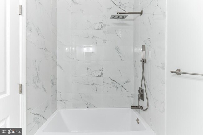 Building Photo - 1223 Simms Pl NE