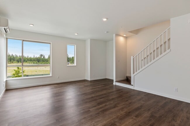 Building Photo - 32742 Hemlock Ave SE