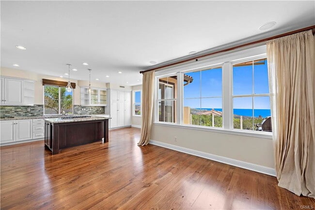 Building Photo - 28 Coral Reef