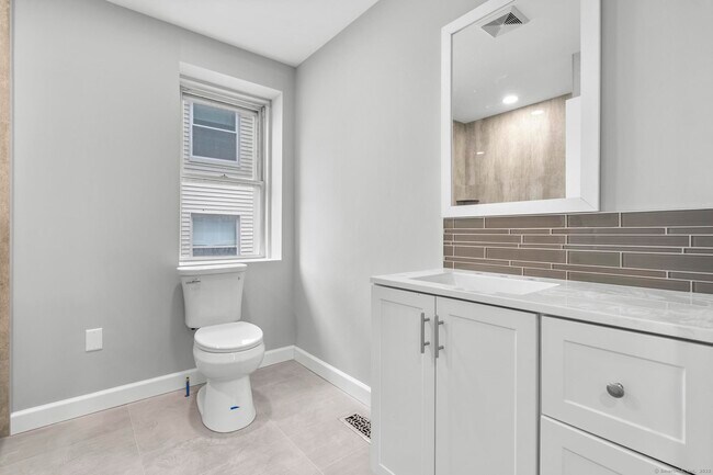 Building Photo - 389 Highland Ave