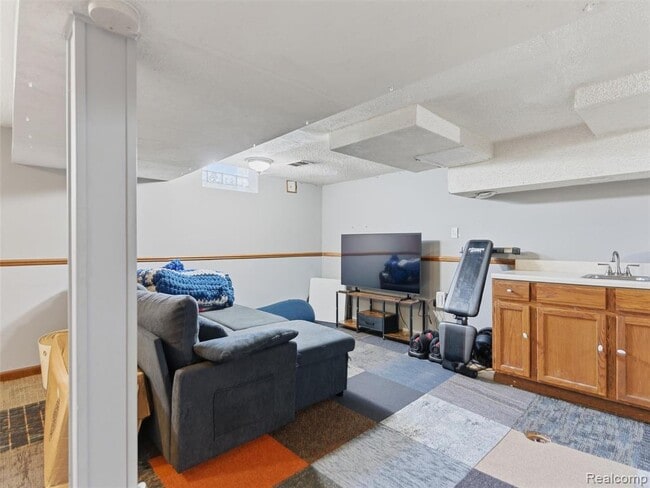 Building Photo - 922 N Maple Ave