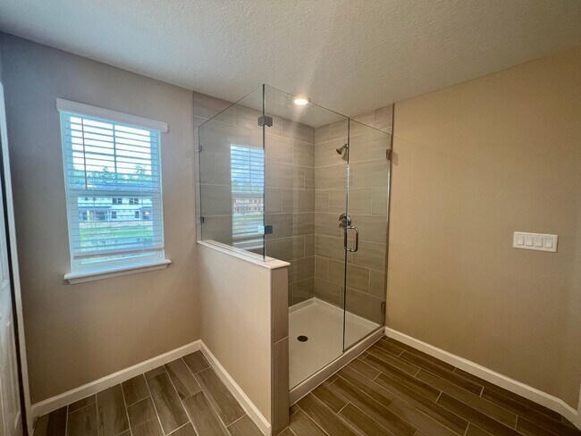 Building Photo - 2 Bedroom 2.5 bath Townhome in Beachwalk!