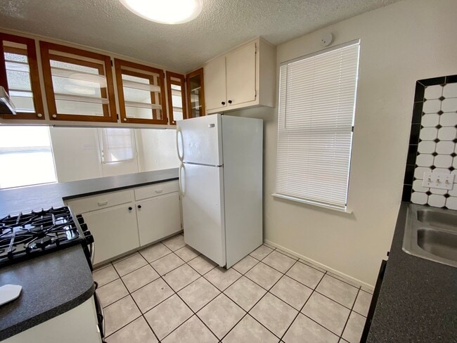 Building Photo - 30th-407 E