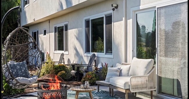 Building Photo - Resort-Style Living with Pool & Iconic Coastal Views