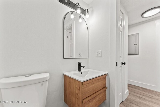 Building Photo - 2348 Sherrington St