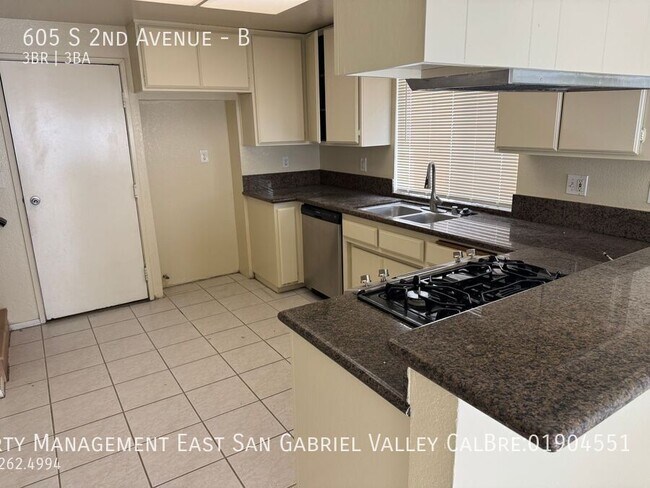 Building Photo - 605 S 2nd Ave