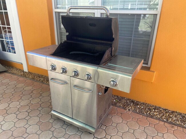 Building Photo - 112 77th St