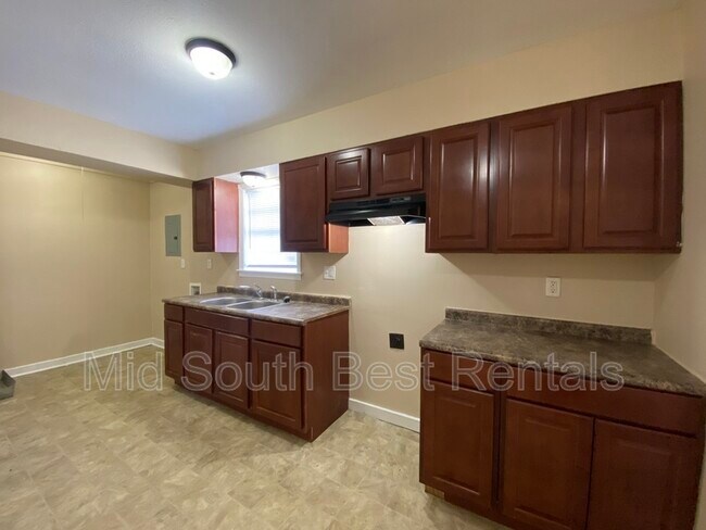 Building Photo - 3988 Oakshire St