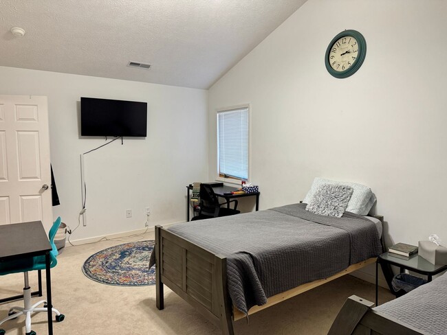 Building Photo - Spacious Two-Story Home in Blacksburg