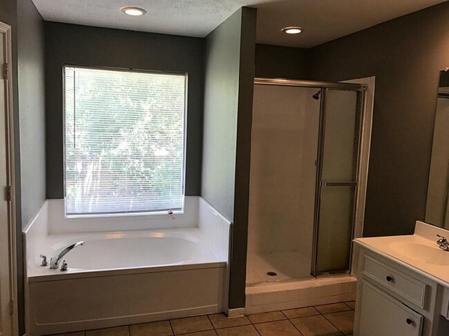 Building Photo - 4806 Sunshine Dr