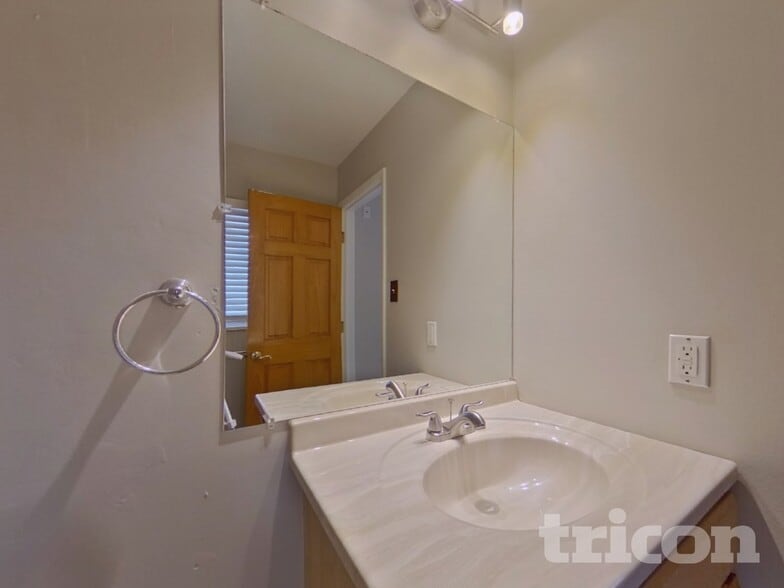 Building Photo - 3134 S Richfield St