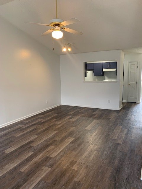 Building Photo - 2 Bed 2 Bath Duplex with Garage in Paladin...