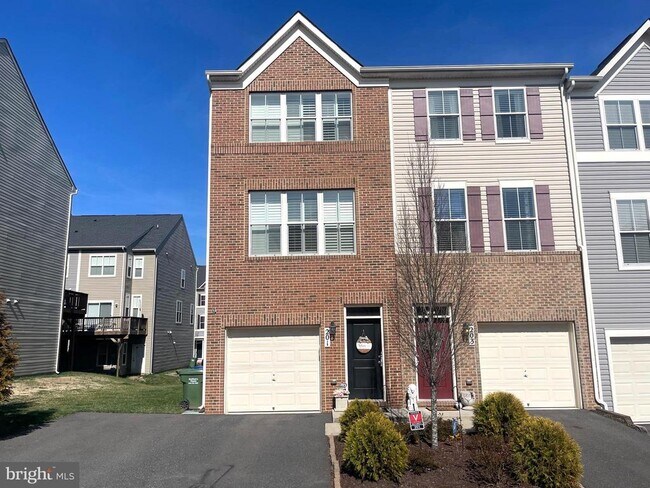 Building Photo - 201 Woodstream Cir