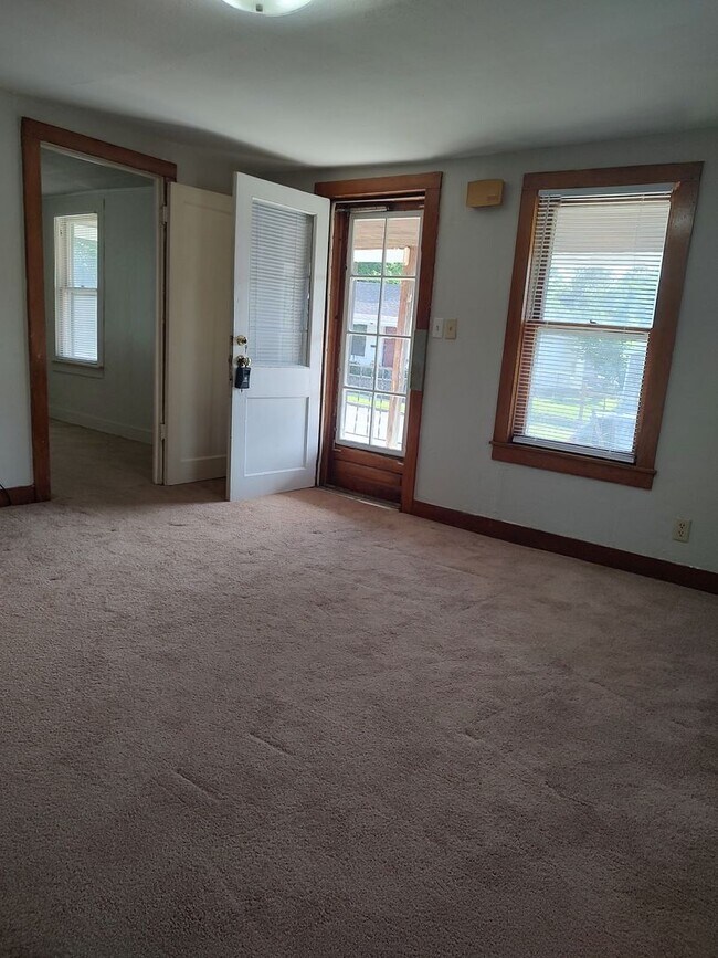 Building Photo - Charming 1-Bedroom Rental in the Heart of ...
