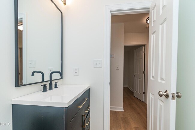 Building Photo - 729 Stadium Dr