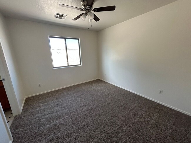 Building Photo - 2640 E Silversmith Trail