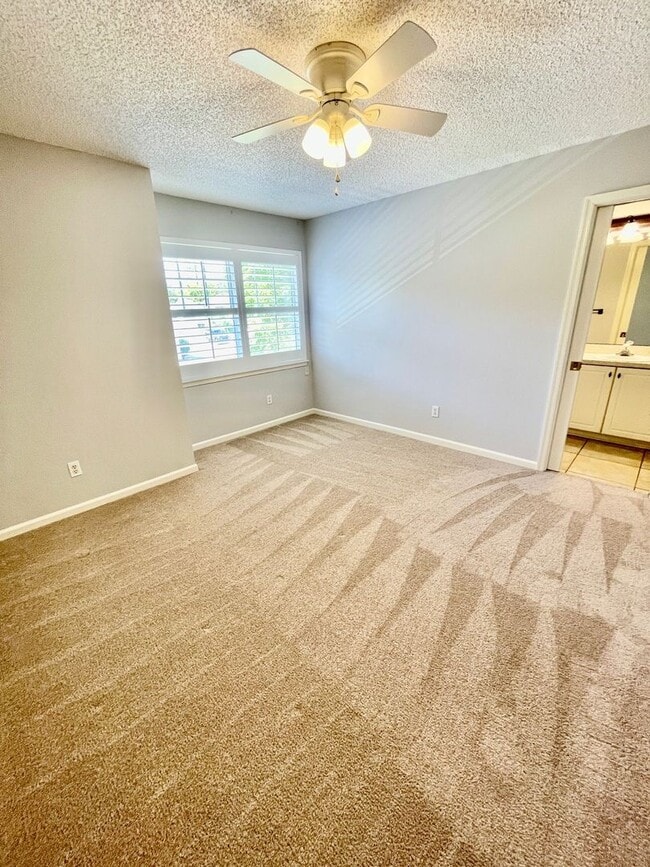 Building Photo - 95116 Village Dr