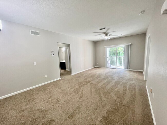 Building Photo - Stylish 3 Bedroom, 2 bath Condo with Woode...