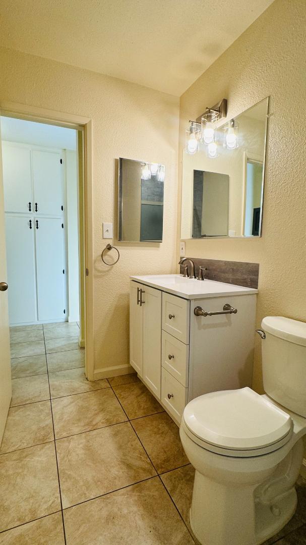 Building Photo - 24832 Walnut St