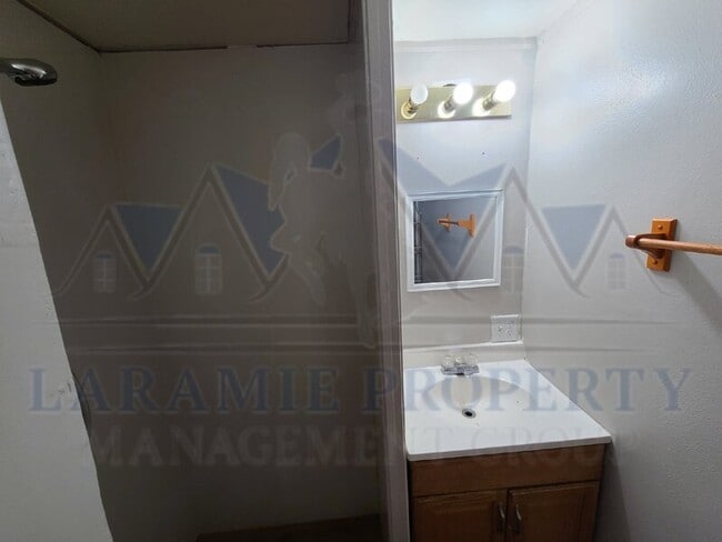 Building Photo - 105 E Jackalope Ct