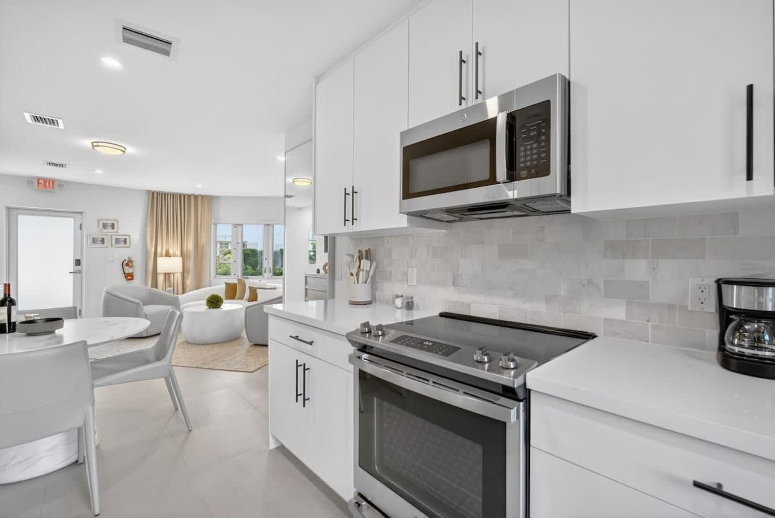 Building Photo - 8109 Harding Ave