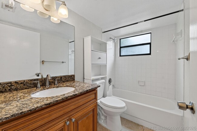 Building Photo - 1543 Lake Crystal Dr