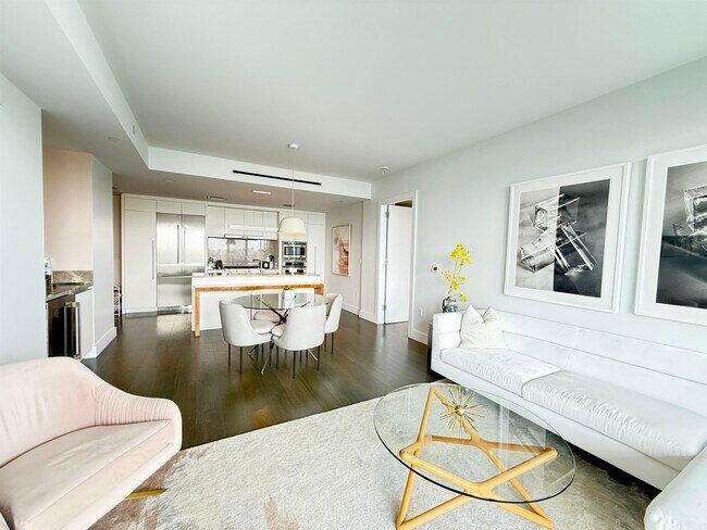 Building Photo - 320 Adolphus Ave