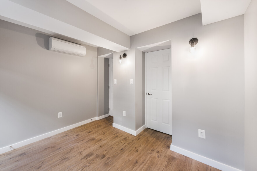 Bedroom with view of walk-in closet - 523A Irving St NW