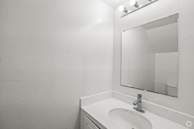 2BR, 1.5BA - 1050SF - Half Bath - Woodside Villas Apartments