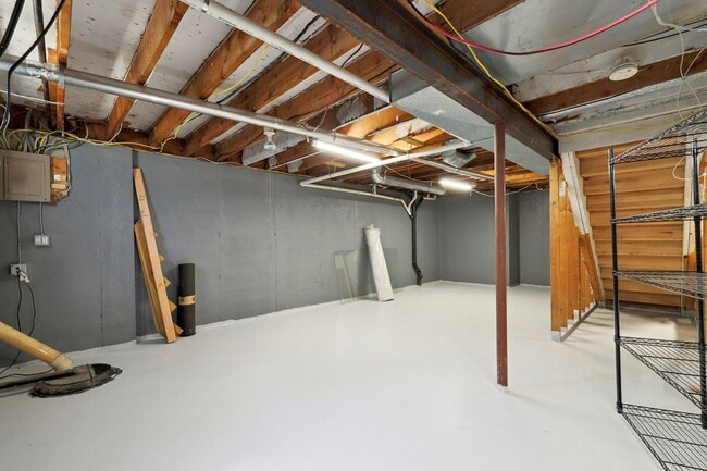 Building Photo - {10805} Gorgeous Remodel in Fantastic Location + One Level Living + Hardwood Floors & Granite Cou...