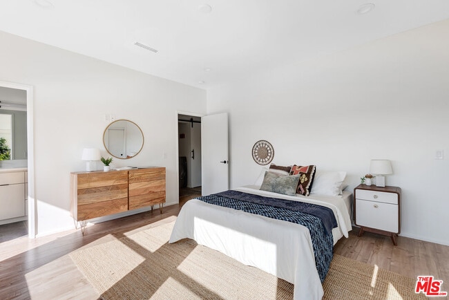 Building Photo - 841 N La Fayette Park Pl
