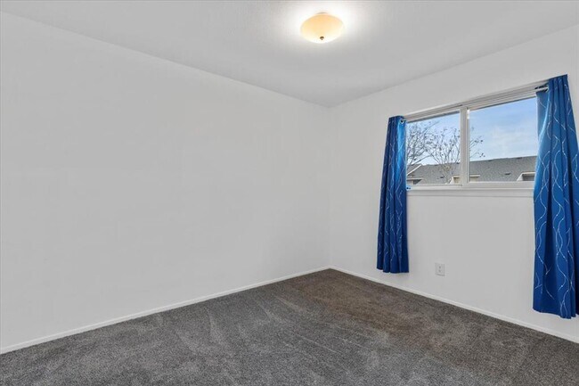 Building Photo - 8400 Jamestown Dr