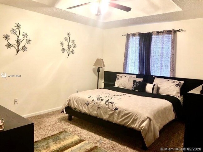 Building Photo - 7692 N Southwood Cir