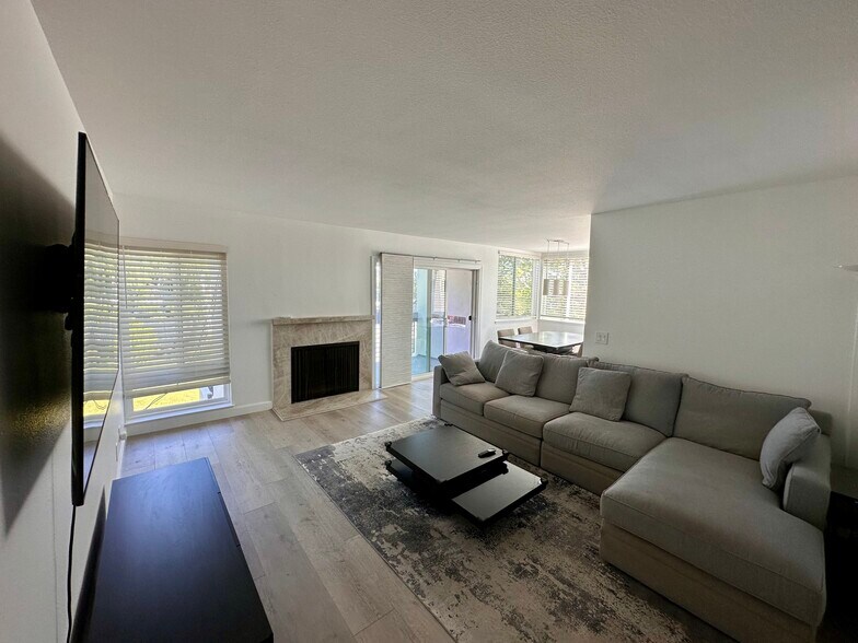 Building Photo - 1041 Shell Blvd