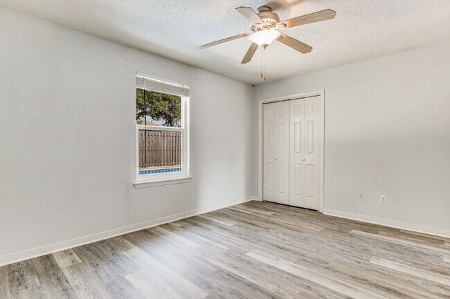 Building Photo - Welcome to your dream home! This stunning ...
