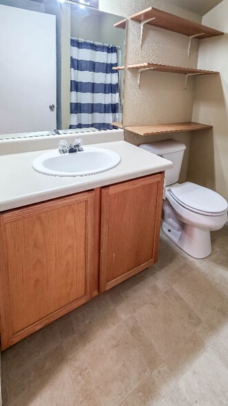 Building Photo - 2404 St Paul Dr