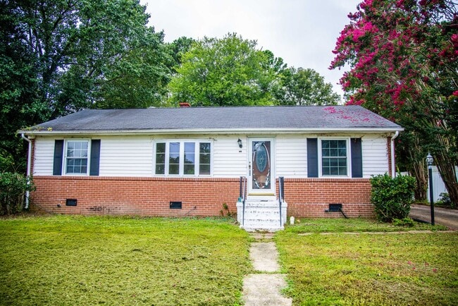 Building Photo - 706 Erich Rd