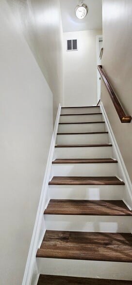 Building Photo - 17519 Longview Ln