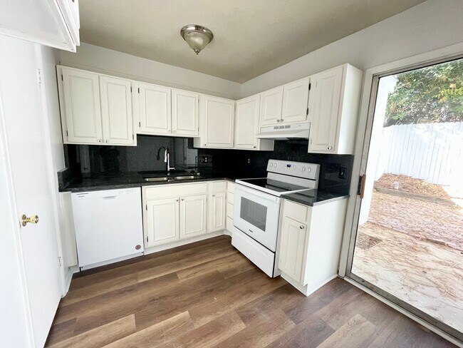 Building Photo - Rosewood