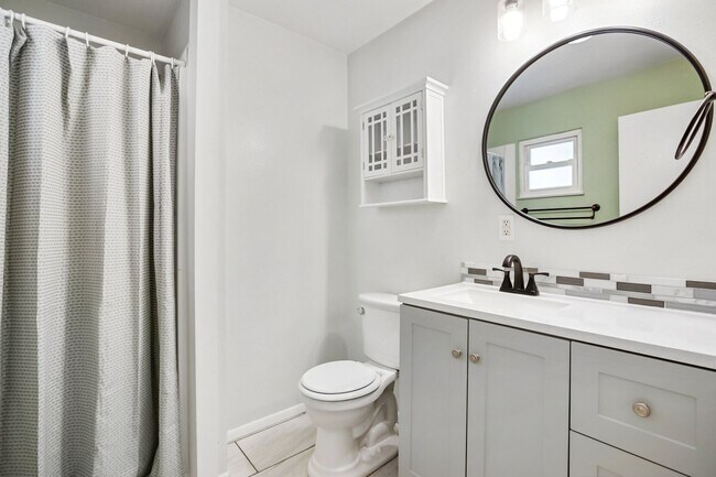 Building Photo - Move in ready home on Parkview