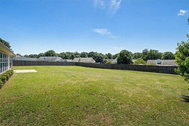 Building Photo - 2615 Snowcrest Pl