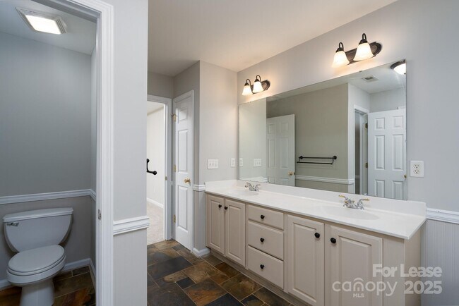 Building Photo - 604 Queenswater Ln